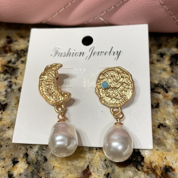 Gold Moon And Coin Mismatched Drop Pearl Earrings - Picture 9 of 10